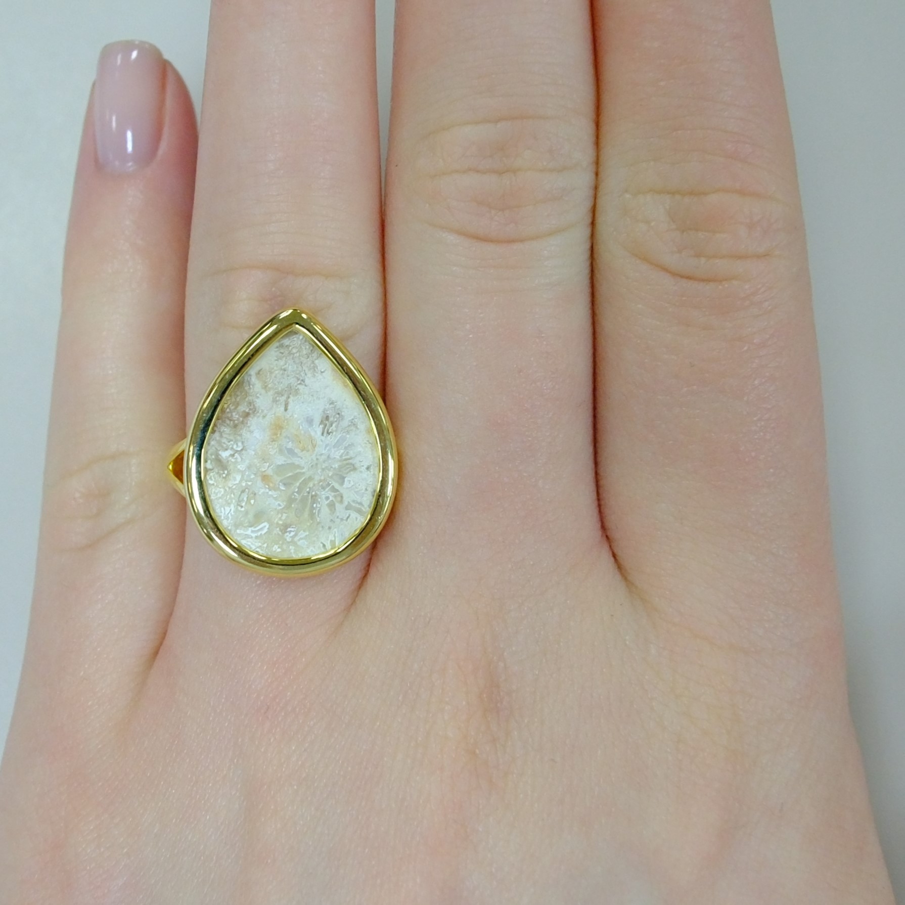 Серебряное кольцо с Хризантемовым кораллом